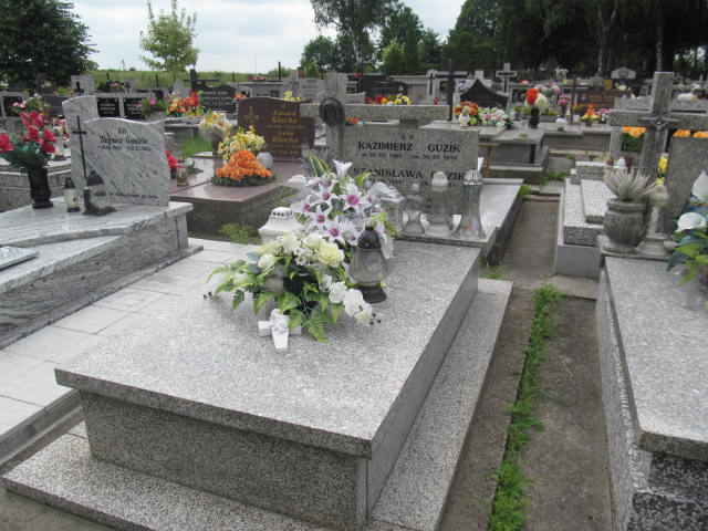 Grób Kazimierz Guzik